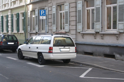 Behindertenparkplatz Bettinastraße 23