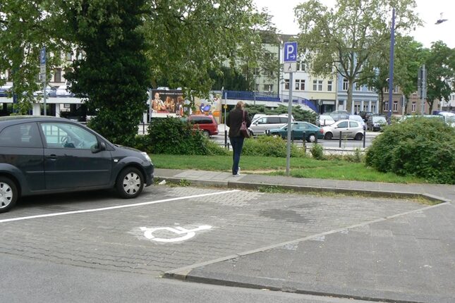 Behindertenparkplatz Domstraße ggü. Nr. 49