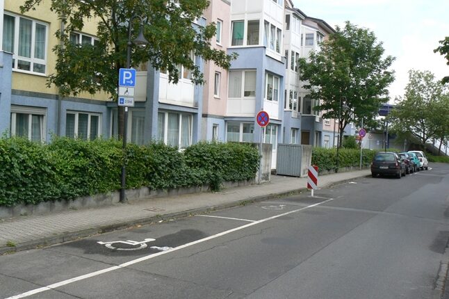 Behindertenparkplatz Emmastraße 22