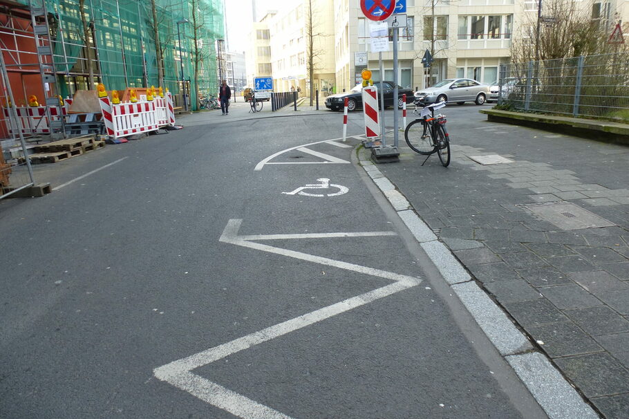 Behindertenparkplatz Französisches Gäßchen