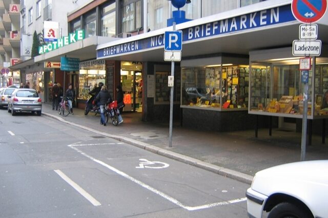 Behindertenparkplatz Kaiserstraße 30