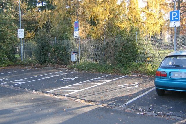 Behindertenparkplätze Mühlheimer Straße (Parkplatz Neuer Friedhof)