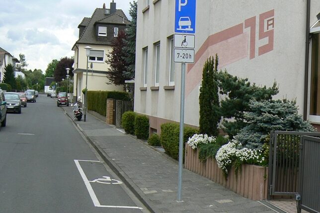 Behindertenparkplatz Stoltzestraße 15a