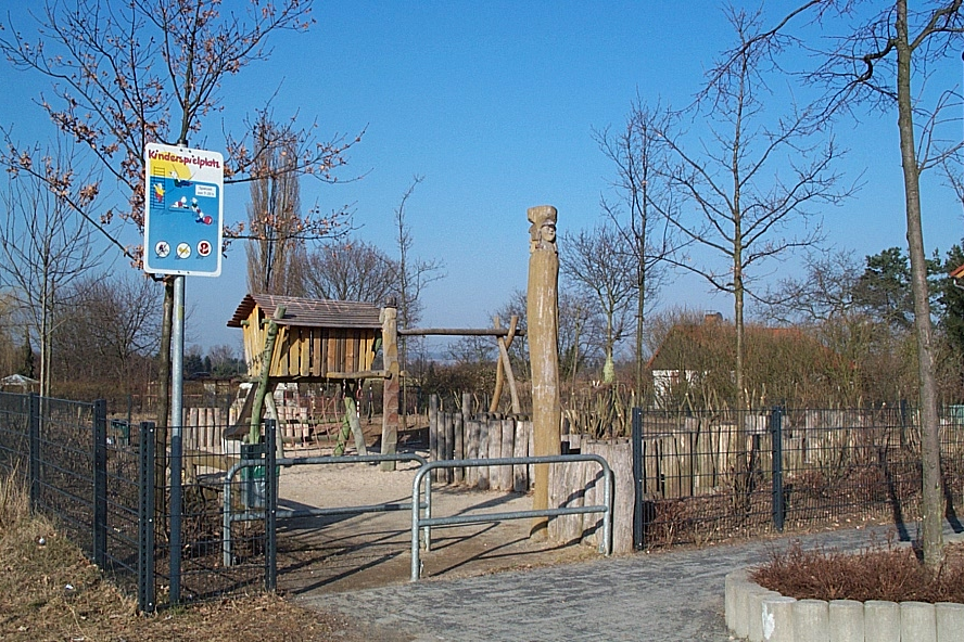 Eingang zum Spielplatz Am Entensee