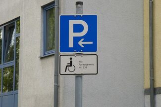 Beschilderung personenbezogener Schwerbehindertenparkplatz